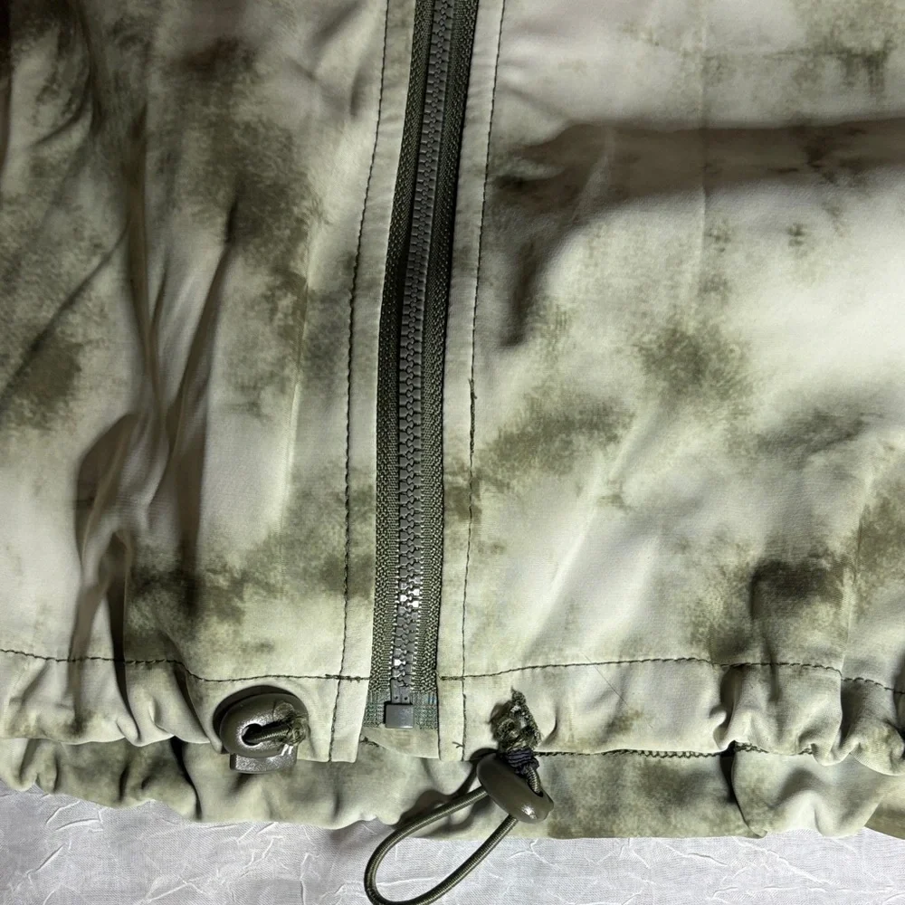 Sara Olive and White Cropped Tie-Dye Bomber Jacket - Picture 4 of 7